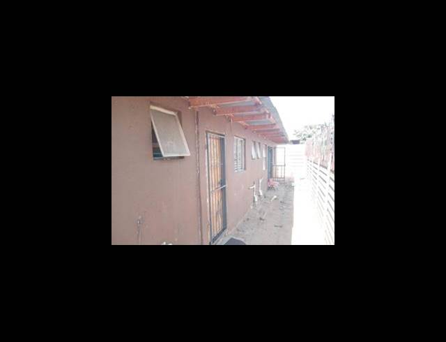 29 BEDROOM HOUSE FOR SALE IN KEMPTON PARK EXT 3
